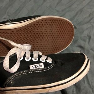Black low pro unisex vans